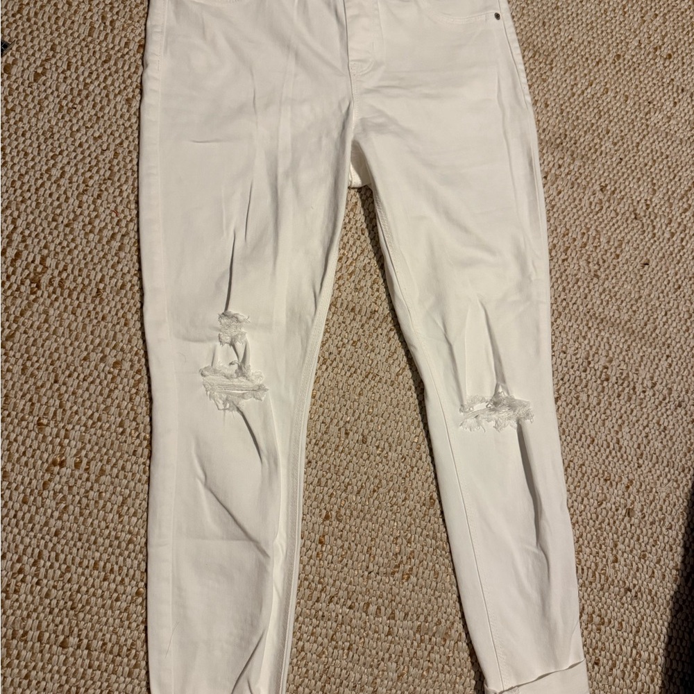 White Women's Distressed Skinny Jeans